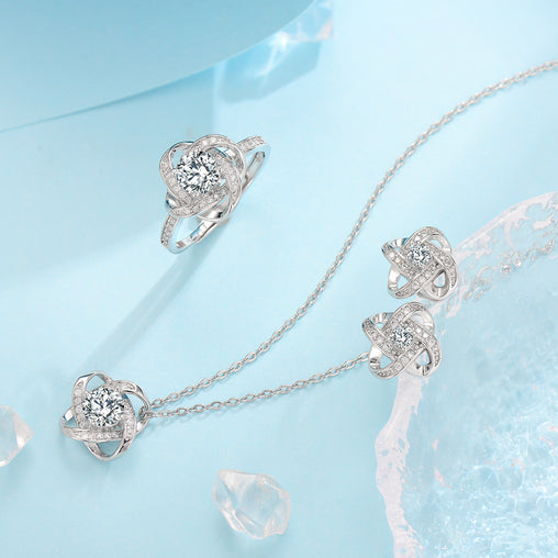 Clover Necklace Pendant Female Clavicle Chain