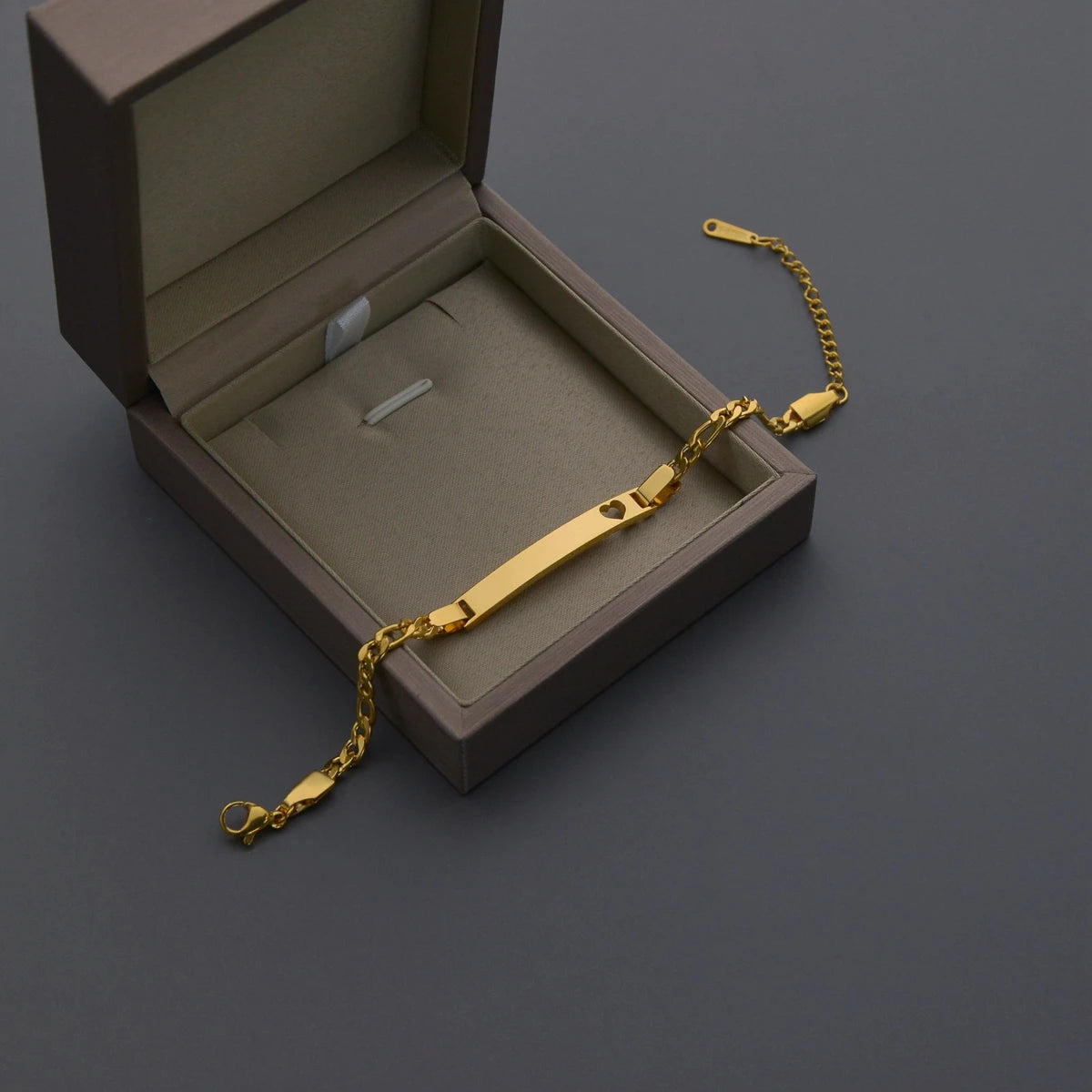 Akizoom Punk Engrave Name Custom Bracelets Gold Color Stainless Steel Thick Hand Chain Customized Couple Men Women Jewelry Gift